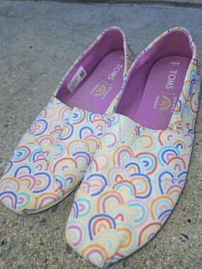 TOMS Women's Multicolor Rainbow Canvas Slip-On 8.5